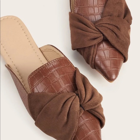 ❤️Croc Embossed Twist Flat Mules - Picture 2 of 8